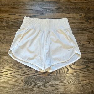 Gap fit white athletic shorts A-14